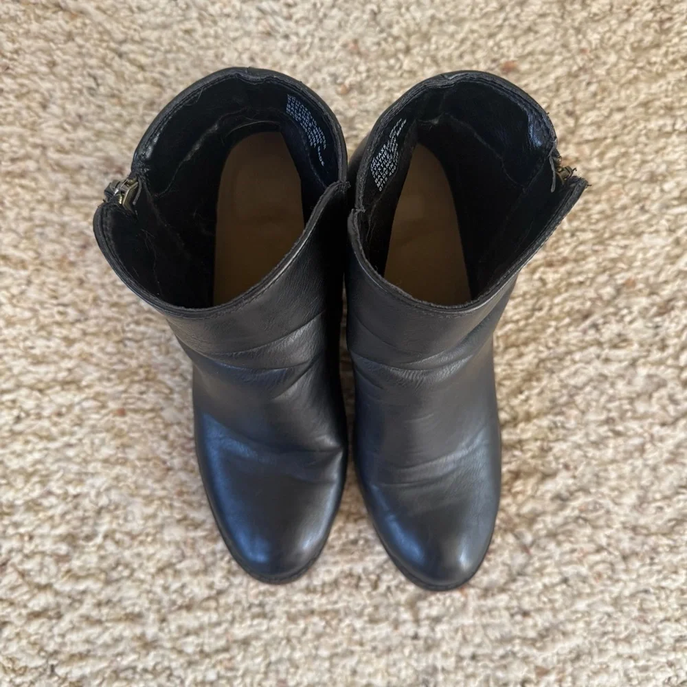 Nine West Black Ankle‎ zip up Boots size 8